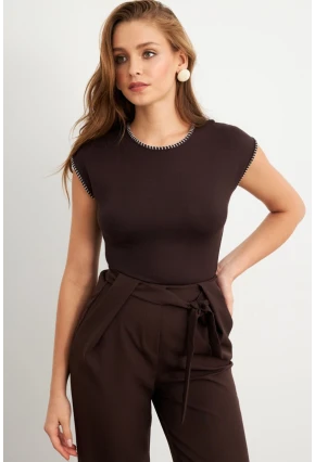 Kadın Kahverengi Kontrast Dikişli T-Shirt FLU766