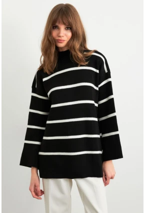 Kadın Siyah-Ekru Çizgili Triko Kazak YİL568