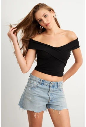 Kadın Siyah Madonna Yaka Crop Bluz VA101