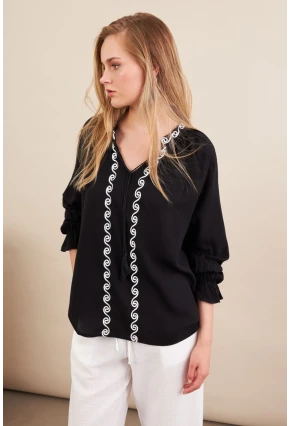 Kadın Siyah Nakışlı Bluz MPC1337
