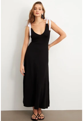 Kadın Siyah Omuz Fiyonklu V Yaka Midi Elbise EY3091