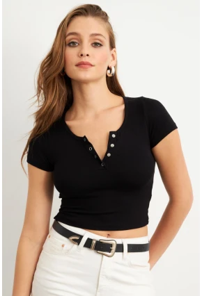 Kadın Siyah Önü Düğmeli Basic T-Shirt TOP07