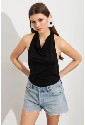 Kadın Siyah Sırt Dekolteli Halter Yaka Bluz AYD412