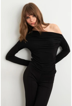 Kadın Siyah Yanları Büzgülü Degaje Bluz SF2561