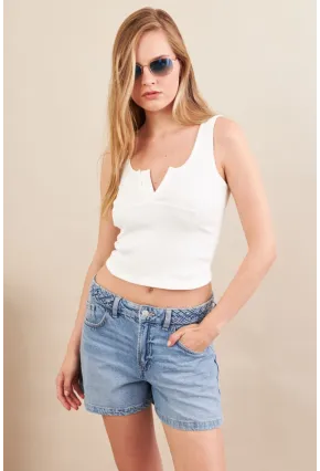 Kadın Beyaz Agraflı Kısa Bluz ZH167