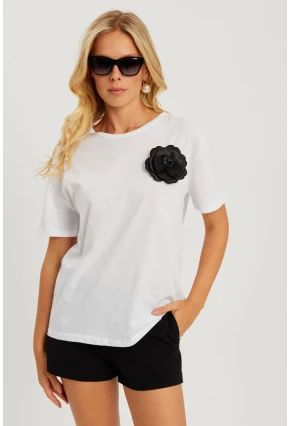 Kadın Beyaz Gül Aksesuarlı T-Shirt SF12721