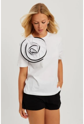 Kadın Beyaz Gül Aksesuarlı T-Shirt SF12740