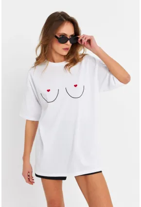 Kadın Beyaz Kalp Nakışlı T-Shirt TF76