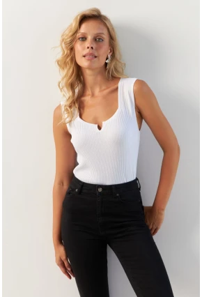 Kadın Beyaz Kare Yaka Triko Bluz SMT243