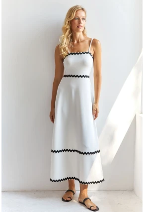 Kadın Beyaz Nakış Detaylı Midi Elbise HOL2128