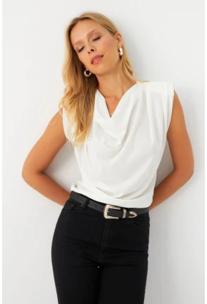 Kadın Beyaz Omuzları Vatkalı Degaje Bluz ELT3234