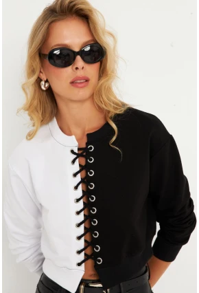 Kadın Beyaz-Siyah Kuşgözlü Kısa Sweatshirt TF02