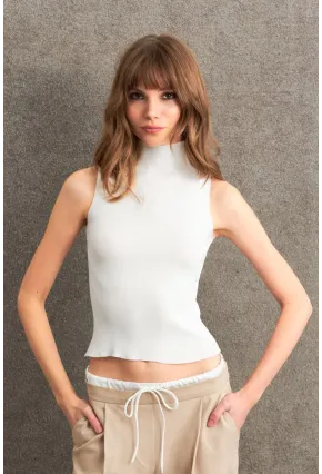 Kadın Beyaz Triko Kolsuz Bluz YV305