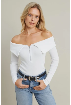 Kadın Ekru Fermuarlı Madonna Yaka Bluz EY2559