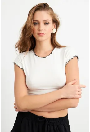 Kadın Ekru Kontrast Dikişli T-Shirt FLU766
