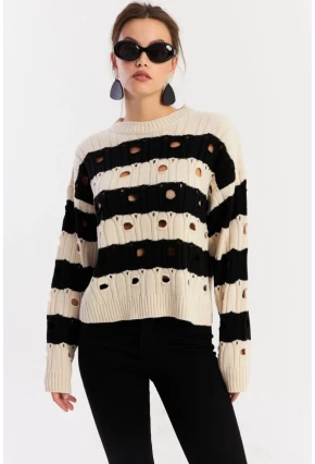 Kadın Ekru-Siyah Çizgili Yırtık Triko Kazak PP2342