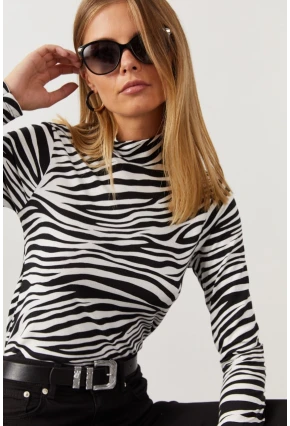 Kadın Ekru-Sıyah Yarım Balıkçı Zebra Desen Bluz LPP1133