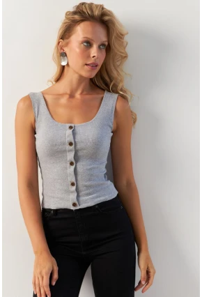 Kadın Gri Düğme Aksesuarlı Bluz MK14