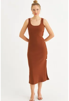 Kadın Kahverengi Düğme Detaylı Kaşkorse Midi Elbise EY2837