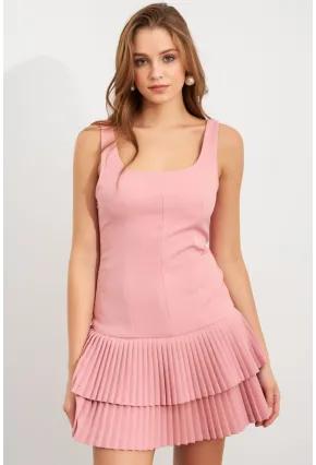 Kadın Pembe Sırt Dekolteli Fırfırlı Şortlu Mini Elbise FRY101