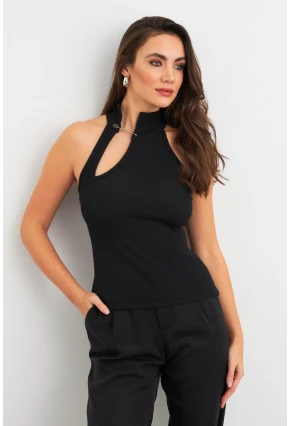 Kadın Siyah Aksesuarlı Pencereli Kolsuz Bluz EY3028