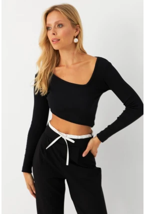 Kadın Siyah Asimetrik Crop Bluz EY2997
