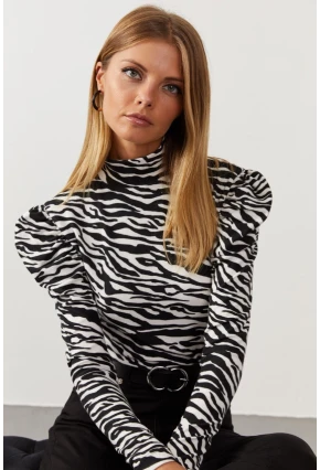 Kadın Siyah-Beyaz Balon Kol Zebra Desen Bluz EY1062