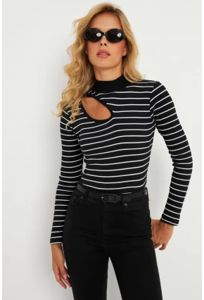 Kadın Siyah-Beyaz Çapraz Yaka Yarım Balıkçı Bluz B1404