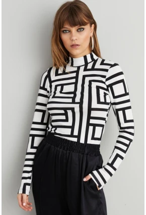 Kadın Siyah-Beyaz Yarım Balıkçı Desenli Bluz LPP1147