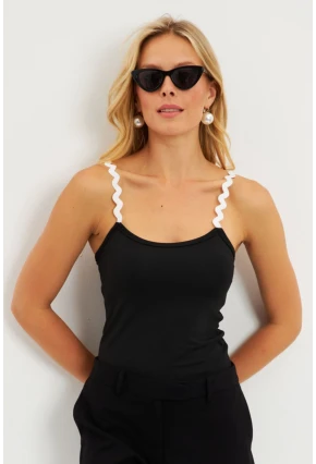Kadın Siyah Biye Askılı Bluz EY2791