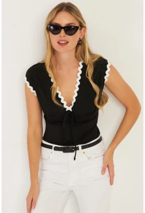 Kadın Siyah Biyeli Bluz EY2771