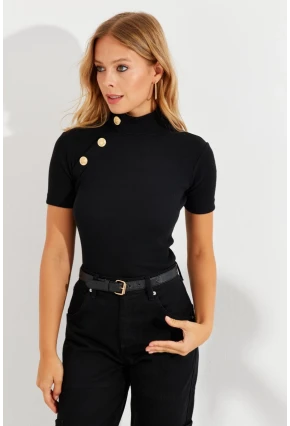 Kadın Siyah Düğme Aksesuarlı Kaşkorse Bluz EY2560
