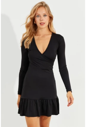 Kadın Siyah Eteği Volanlı Kruvaze Mini Elbise EY2566
