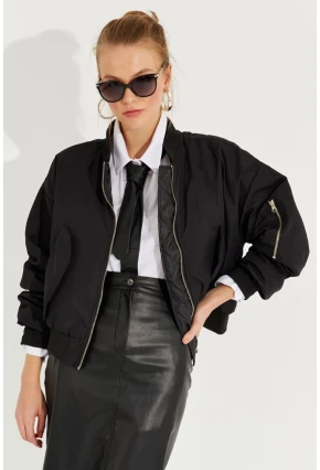 Kadın Siyah Fermuarlı Bomber Mont QRS8367