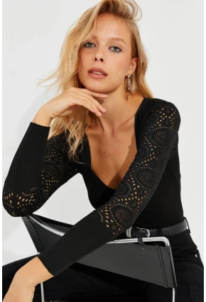 Kadın Siyah Kalp Yaka Ajurlu Triko Bluz SMT217