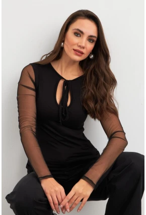 Kadın Siyah Kolları Tül Pencereli Bluz EY3021