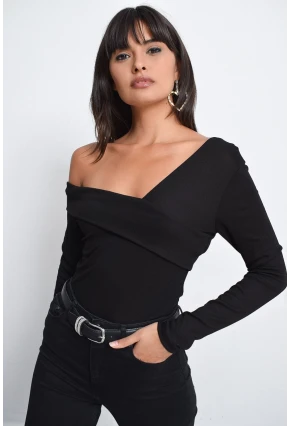 Kadın Siyah Madonna Yaka Bluz B10