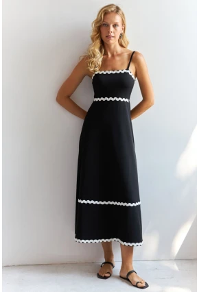 Kadın Siyah Nakış Detaylı Midi Elbise HOL2128