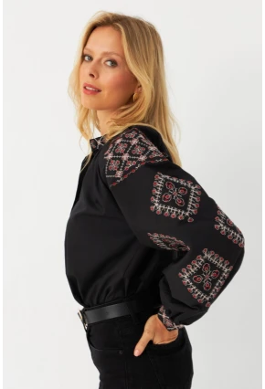 Kadın Siyah Nakışlı Detaylı Bluz MQS5672