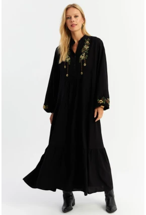 Kadın Siyah Nakışlı Volanlı Maxi Elbise MALO6