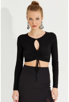 Kadın Siyah Önü Damla Büzgülü Crop Bluz AYD246