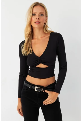 Kadın Siyah Önü Pencereli Crop Bluz AYD393