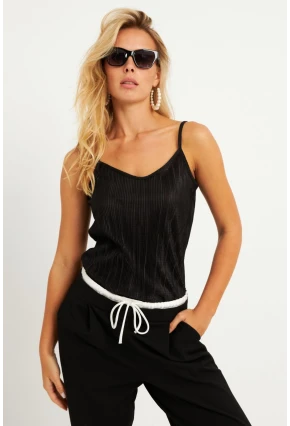Kadın Siyah Piliseli Askılı Bluz DMR004