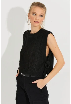 Kadın Siyah Yanları Bağlamalı Süveter YV210