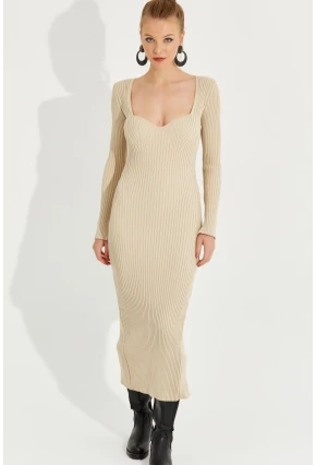 Kadın Vanilya Kalp Yaka Triko Midi Elbise YEL221385