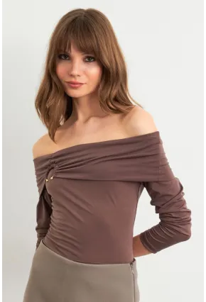 Kadın Vizon Halka Aksesuarlı Madonna Yaka Crop Bluz RLO3043