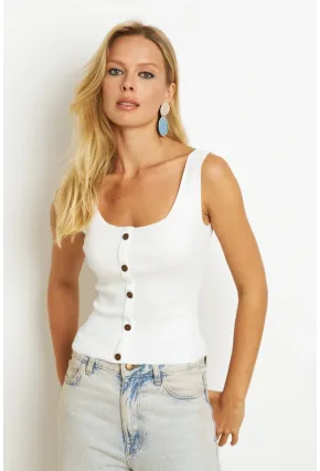 Kadın Beyaz Düğme Aksesuarlı Bluz MK14