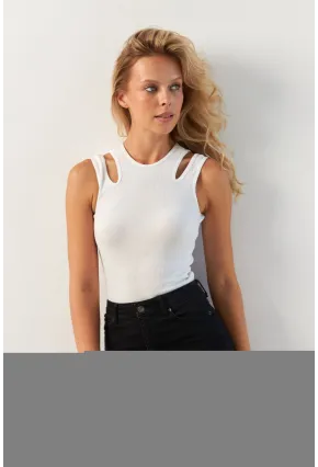 Kadın Beyaz Omuz Pencereli Bluz MK20