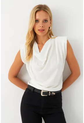 Kadın Beyaz Omuzları Vatkalı Degaje Bluz ELT3234