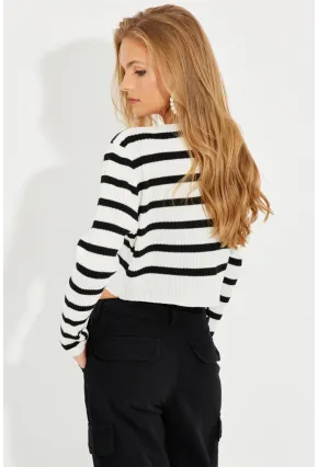 Kadın Beyaz-Siyah Kare Yaka Çizgili Kısa Kazak MİW2061